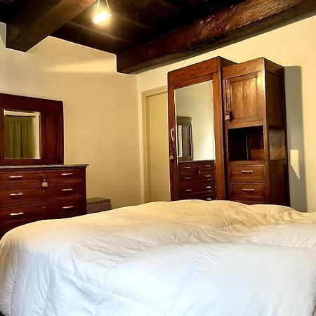 Wonderful Central Apartment! Mantova Bagian luar foto