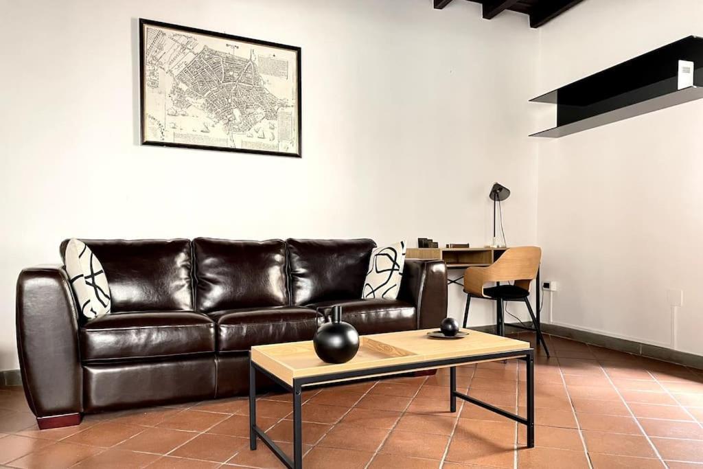 Wonderful Central Apartment! Mantova Bagian luar foto