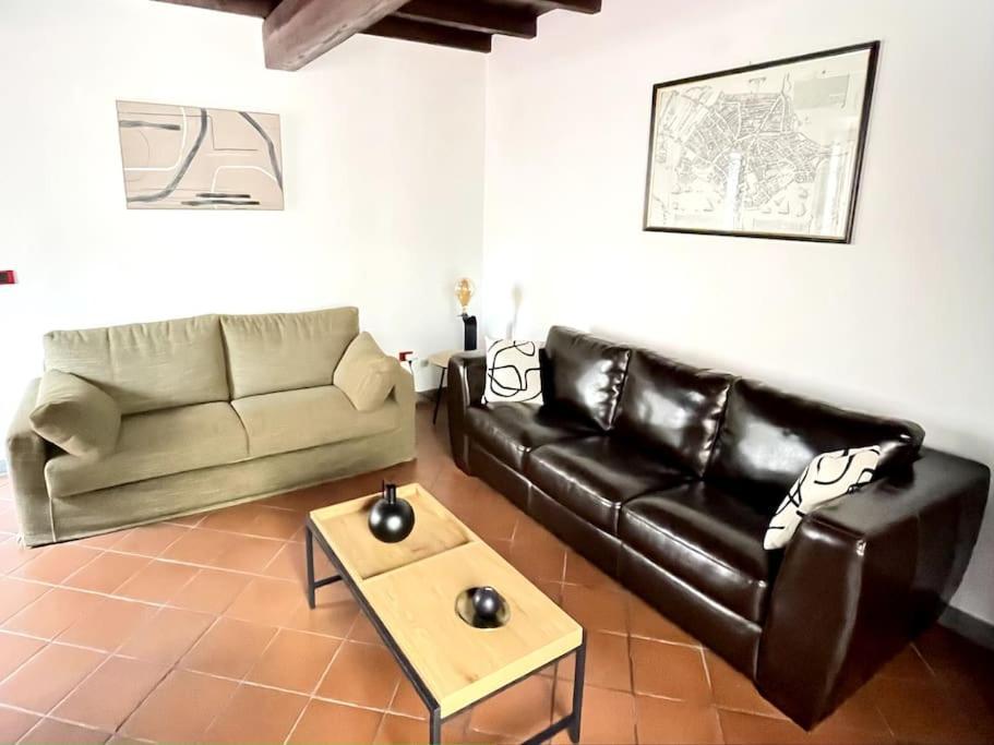 Wonderful Central Apartment! Mantova Bagian luar foto