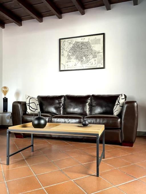 Wonderful Central Apartment! Mantova Bagian luar foto